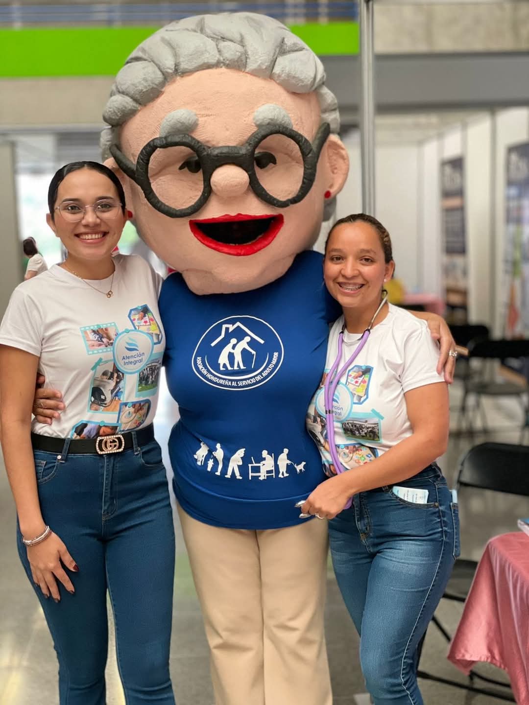 Atención Integral participa en II festival nacional del adulto mayor en la UNAH